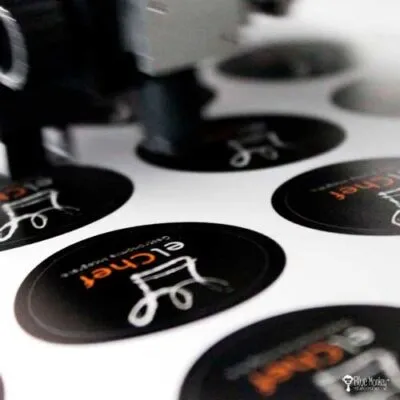 Stickers adhesivos, Stickers bogota, stickers troquelados, Stickers en vinilo, Etiquetas adhesivas, Etiquetas personalizadas, Stickers personalizados, Impresion de stickers