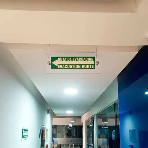 señalizacion de evacuacion, señalización de evacuación y emergencia, señalizacion de evacuacion normativa, señalizacion de evacuacion normativa colombiana, ruta de evacuacion, señalizacion ruta de evacuacion