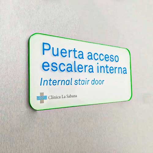 señaletica en acrilico, señalizacion en acrilico, señalizacion en acrilico con dilatadores,aviso de señalizacion en acrilico, señalizacion en acrilico bogota, señalizacion en acrilico para oficina