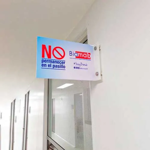 señaletica en acrilico, señalizacion en acrilico, señalizacion en acrilico con dilatadores,aviso de señalizacion en acrilico, señalizacion en acrilico bogota, señalizacion en acrilico para oficina